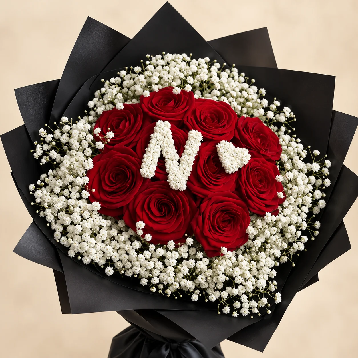 Inicial de Amor - 10 rosas rojas con letra personalizada en paniculata
