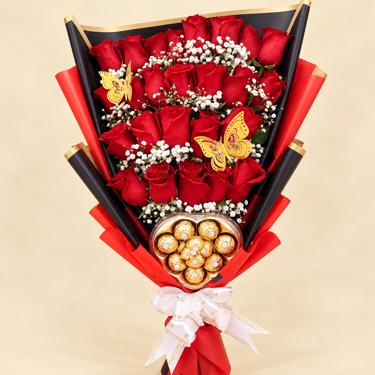 Cascada Ferrero - 25 rosas rojas con corazón de Ferrero Rocher y mariposas doradas